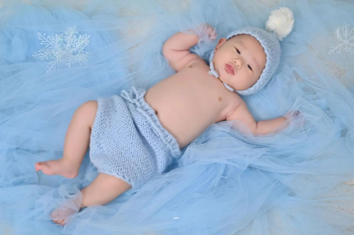 万宁摸孕妇肚子沾喜气